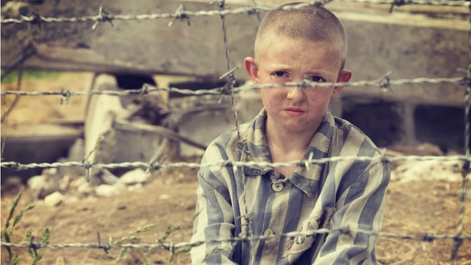 Cena de O Menino do Pijama Listrado